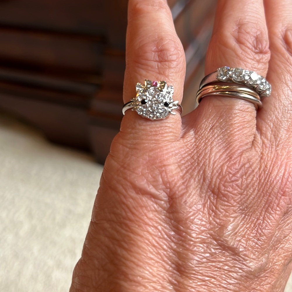 Hello Kitty ring